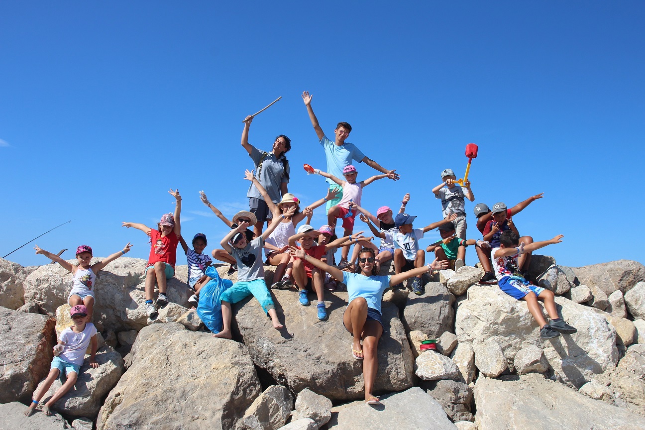 Nettoyons la plage avec le club enfant